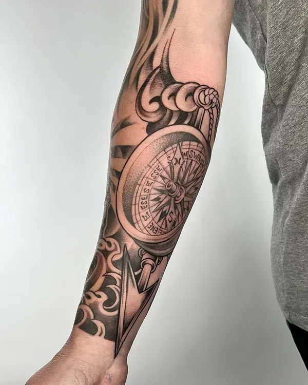 Chart your own course with a custom narrative masterpiece. Book your bespoke black and grey illustrative piece with experienced artist Daisuke Sakaguchi at Silent Moon Tattoo (London SE16).