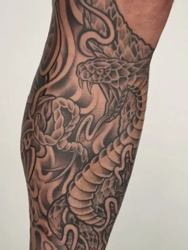 Coil a powerful narrative around your natural anatomy. Book your bespoke black and grey illustrative piece with experienced artist Daisuke Sakaguchi at Silent Moon Tattoo (London SE16).
