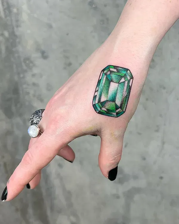 A jewel of definitive execution. Book your bespoke realism or traditional Japanese-inspired piece with experienced artist Daisuke Sakaguchi at Silent Moon Tattoo (London SE16).