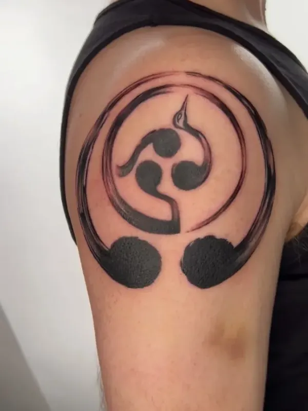 Embody the elegance of traditional Japanese calligraphy. Book your bespoke Shodo-inspired or Irezumi piece with experienced artist Daisuke Sakaguchi at Silent Moon Tattoo (London SE16).