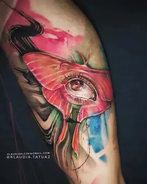 Transform your surrealism vision into reality! Book your custom mixed-media abstract piece with 15-year veteran artist Klaudia at Silent Moon Tattoo (London SE16).